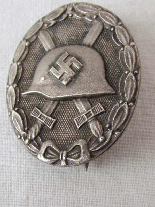 WH/SS Wound badge in silver marked L22