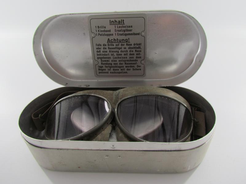 Luftwaffe flying goggles in original case