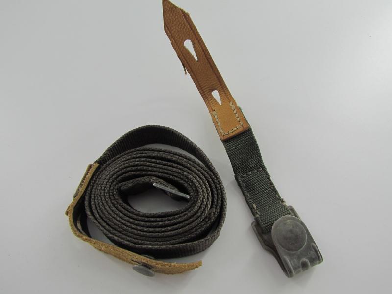 WH/SS Mint condition gasmask strap set