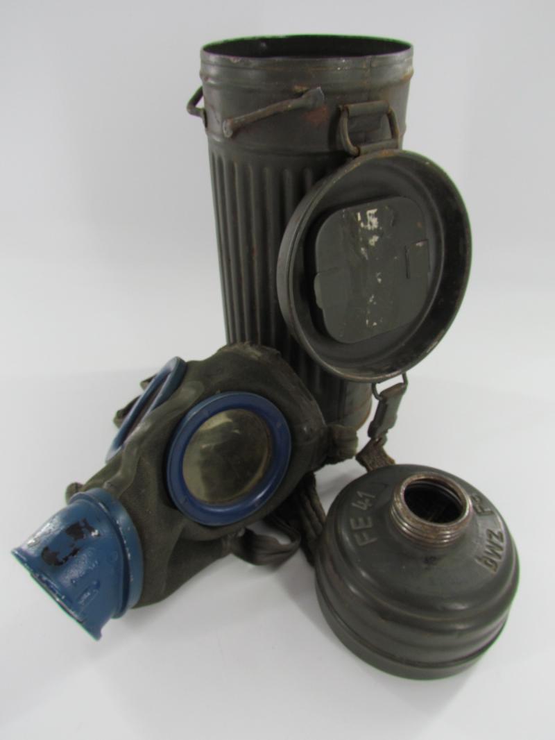 WH/SS Gasmask With Cannister