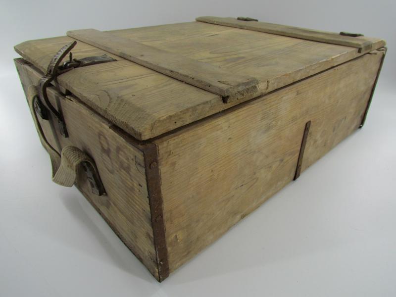 WH/SS K98 wooden ammo crate , complete with cardboard boxes