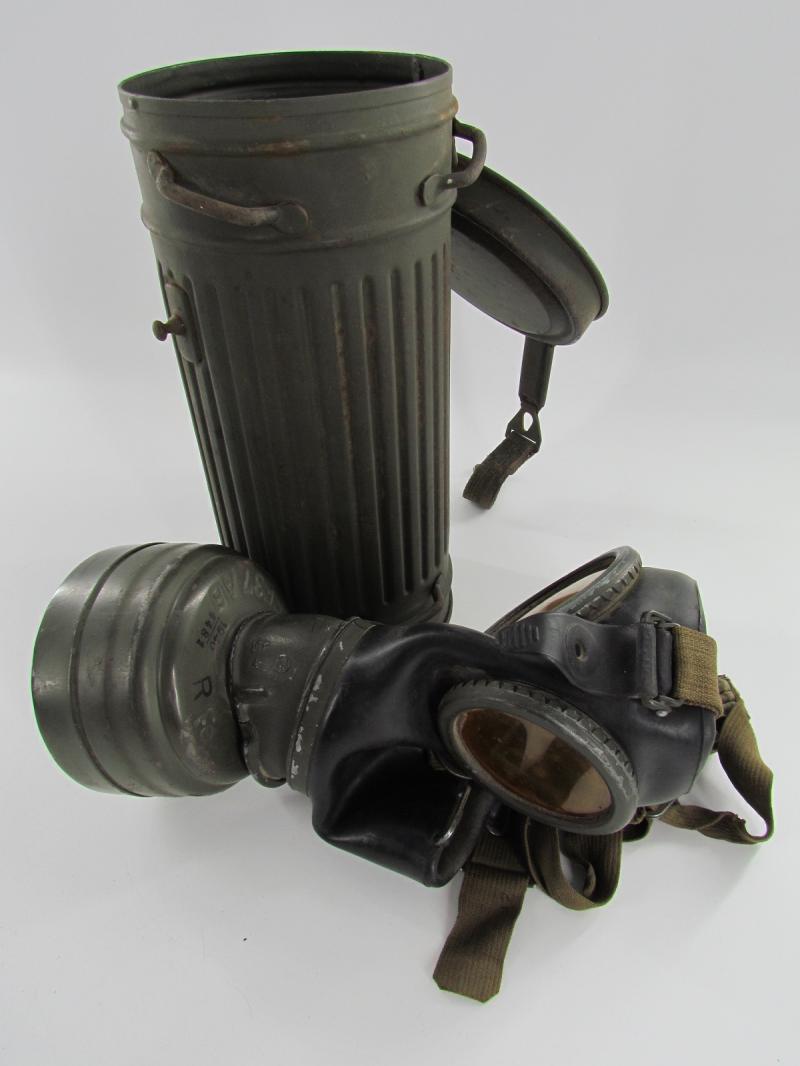 WH/SS Gasmask With Cannister