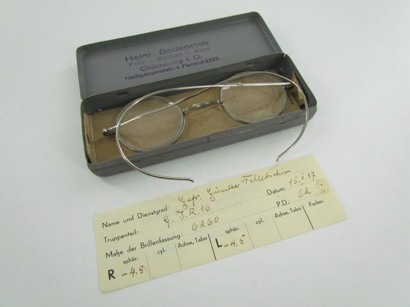 Wehrmacht 'Dienstbrille' in Container