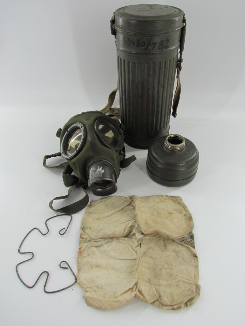 WH/SS Gasmask Cannister With Straps And Contents 1942