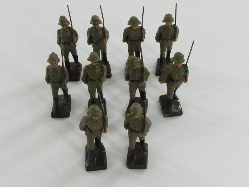 Grouping of 10x Lineol German Toy Soldiers