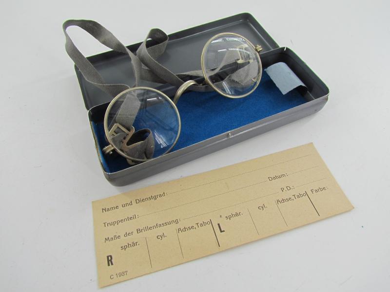 Wh/SS Maskenbrille in Original Case Unissued