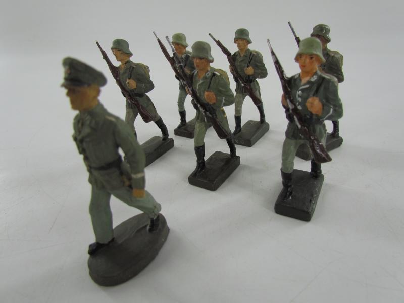 Grouping of 7 x WW2 Era German Toy Soldiers