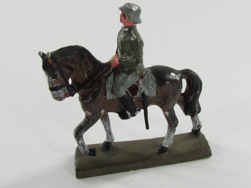 Lineol Wehrmacht Soldier ( 4 cm ) on Horseback