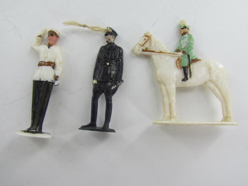 Small lot of WHW 'Tag der deutschen Polizei' Figures