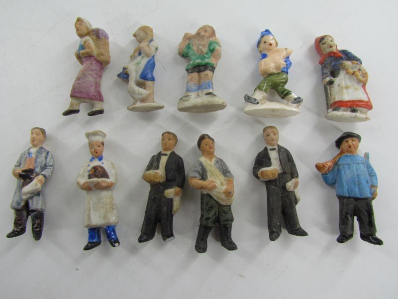 11 x Winterhilfswerk Porcelain Figures