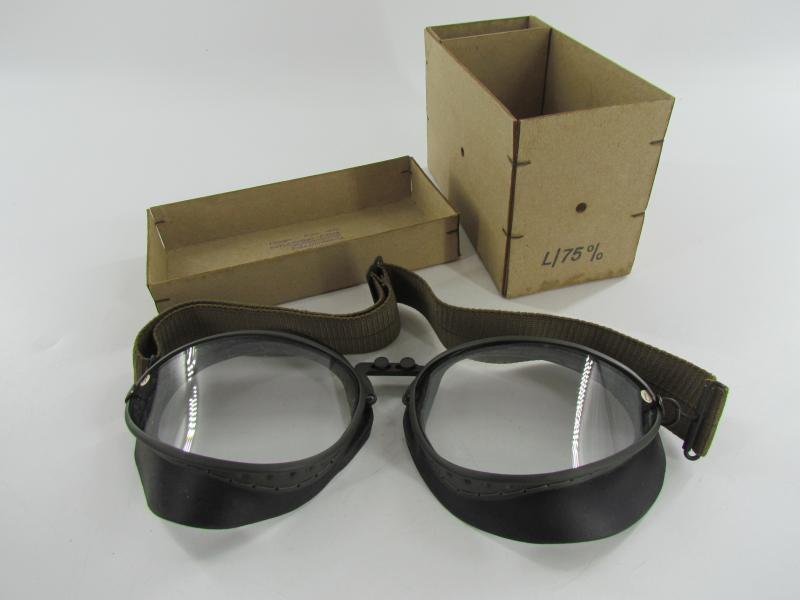 Luftwaffe Pilot / Motorcycle Goggles in Factory Box...1940...Mint !!