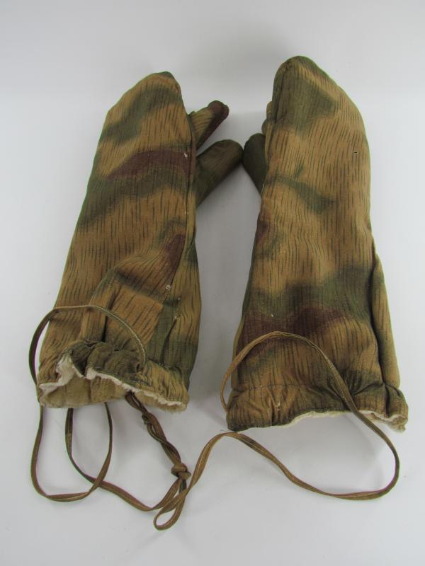 Non Reversible Parka Mittens in Sumpftarn Camouflage