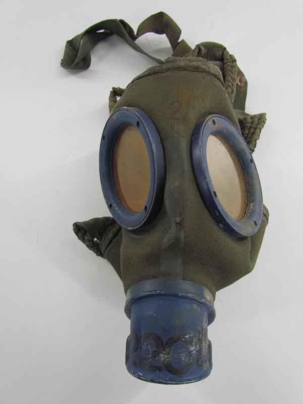 WH/SS Gasmaske 30 .....Marked 1943