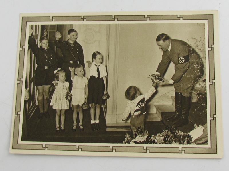 Postcard : Adolf Hitler with children'