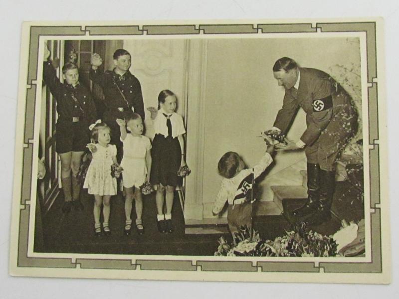 Postcard : Adolf Hitler with children'