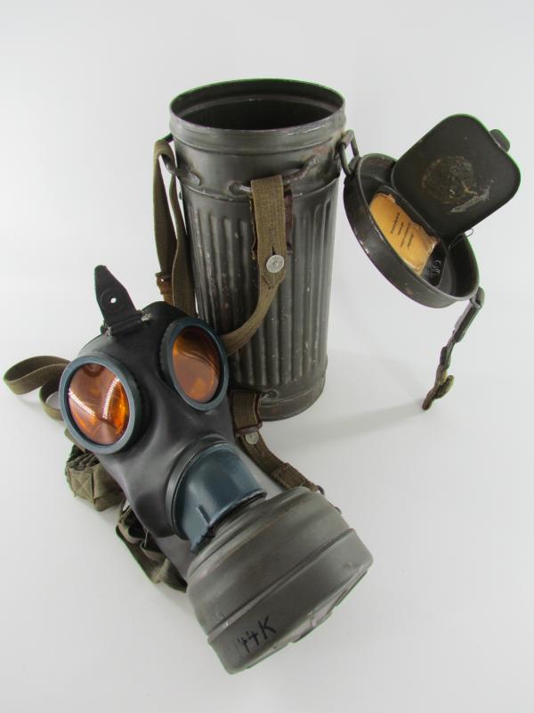 WH/SS Late War Gasmask Cannister With M38 Gasmask and Filter