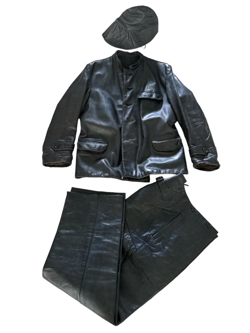 Kriegsmarine/U-boot Protective Black Leather Jacket and Trousers and Südwester