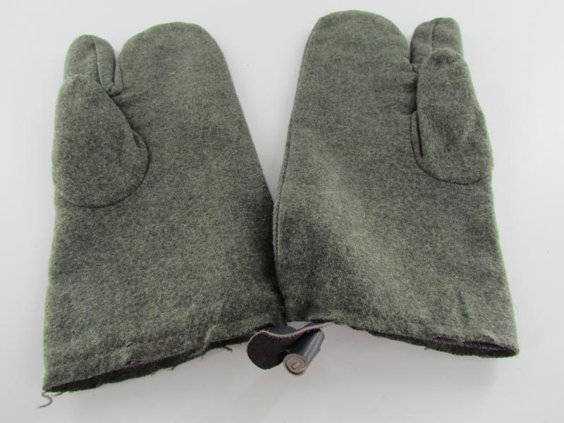 Wehrmacht Heer Winter Mittens/Gloves....RB Numbered