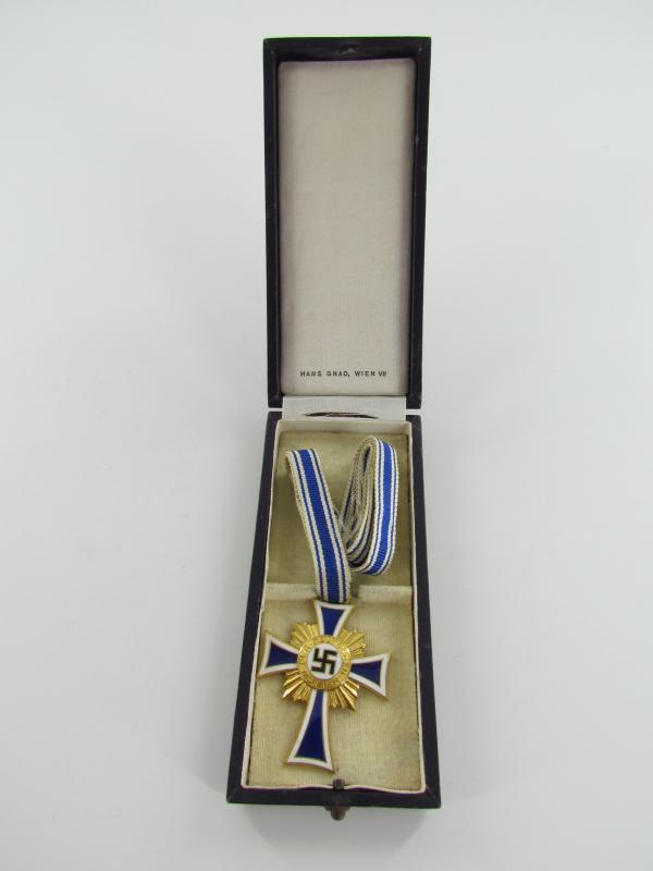 Mother's Cross ( Gold ) in original case by Hans Gnad Wien