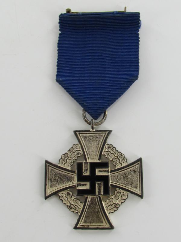 Loyal service medal 25 years