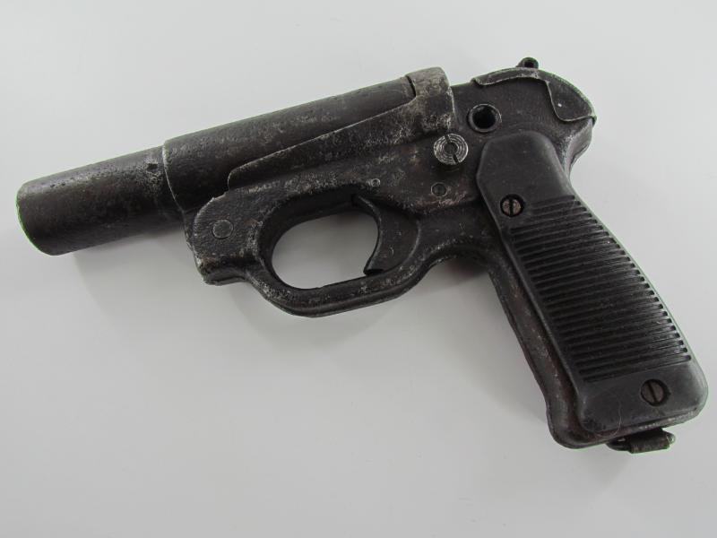 LP42 Flare Gun in heavily used condition......For Parts ?