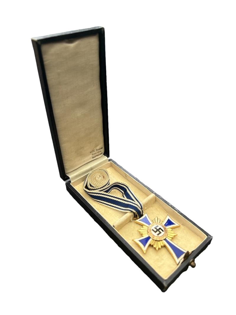 Mother's Cross ( Gold ) in original case by Wilhelm Deumer