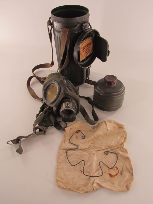 WH/SS Matching numbers Gasmask Cannister With Contents