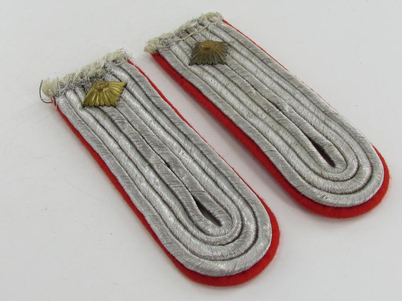 Luftwaffe Oberleutnant artillery shoulder boards