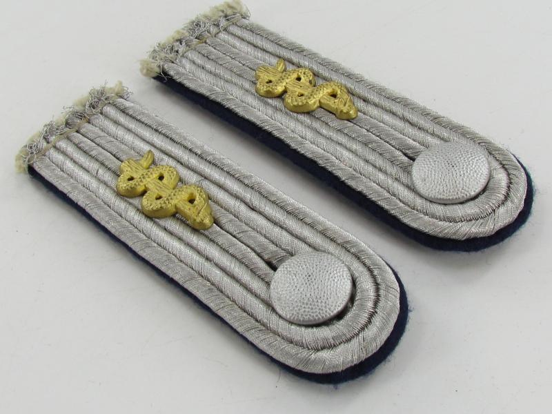 Luftwaffe  leutnant medical shoulder boards