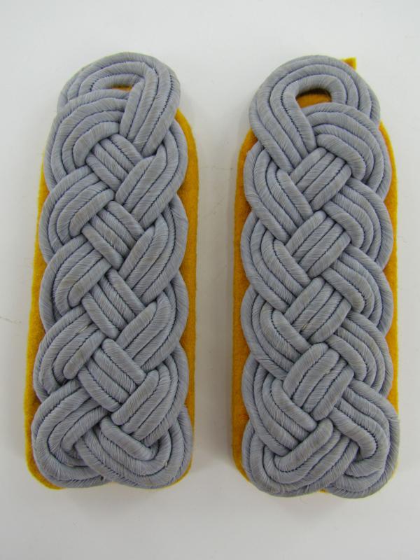 Luftwaffe Fallschirmjager or flying personnel Major Shoulder Boards