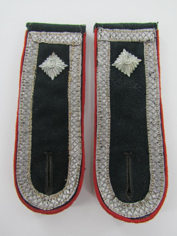 Wehrmacht M36 army (Heer) artillery shoulder boards for a Feldwebel