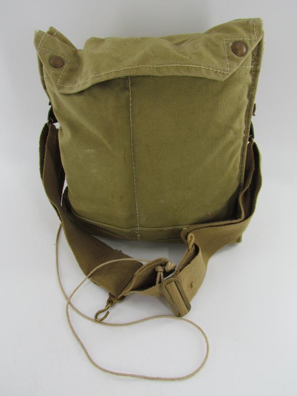 British WWII early type Gasmask in Pouch