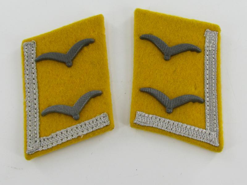 Luftwaffe collar tabs for a Unterfeldwebel