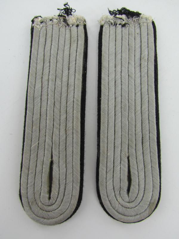 Wehrmacht (Heer) Pioneer Leutnant Shoulder Boards