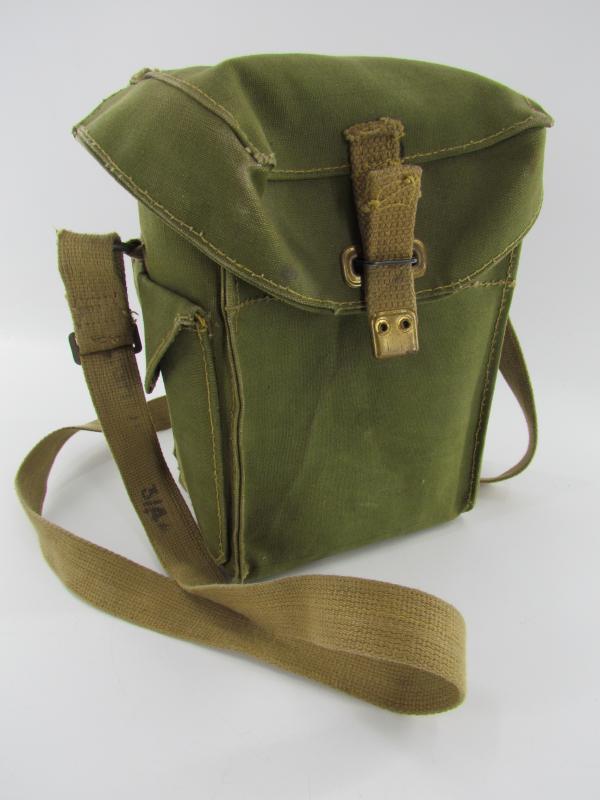 British WWII Leightweight Gas mask Pouch