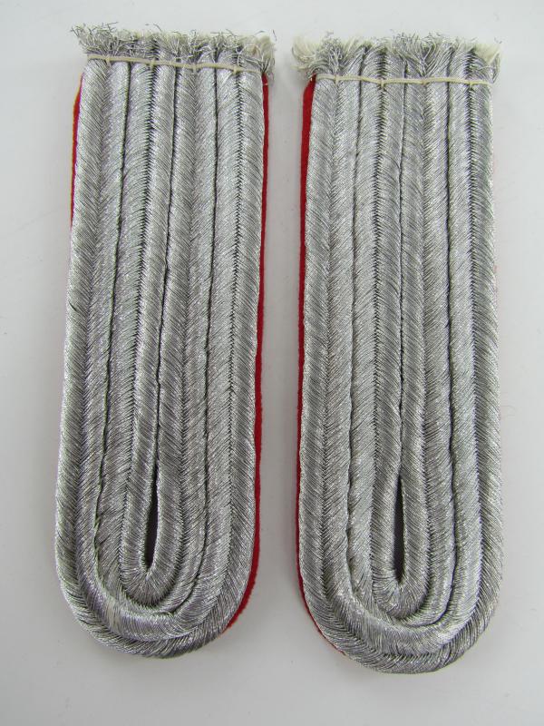 Luftwaffe Artillery leutnant Shoulder Boards