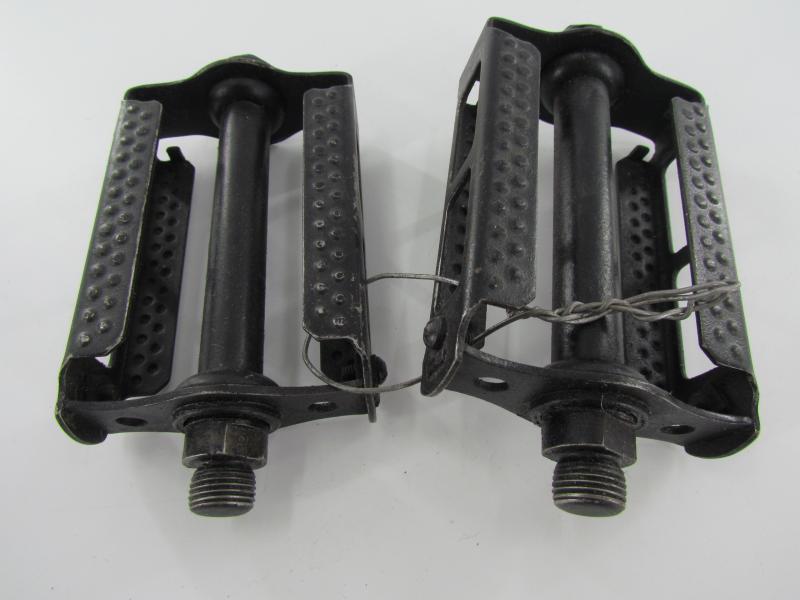 German 'Truppenfahrrad' bicycle Pedals