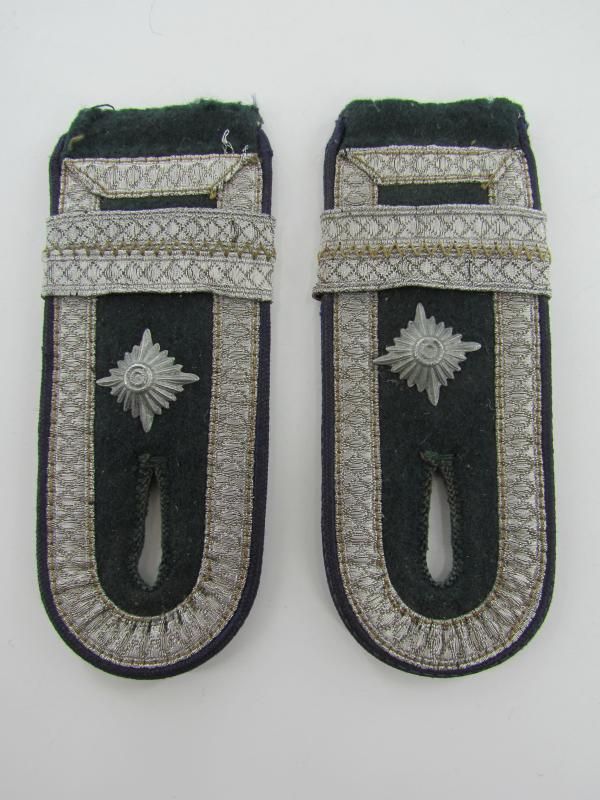 Wehrmacht (Heer) Medical Feldwebel shoulder boards