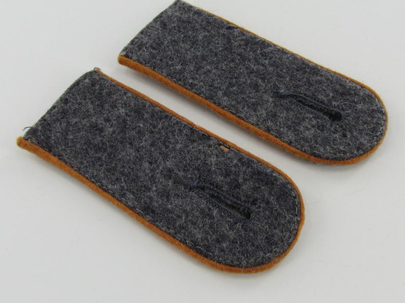 Luftwaffe Nachrichten  (signals) EM Shoulder Boards.