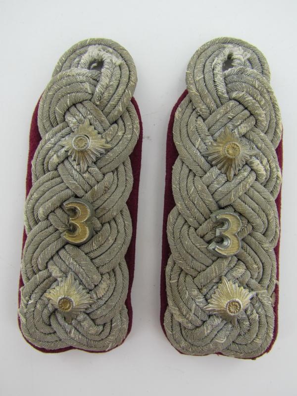 Wehrmacht (Heer) officer shoulder boards for smoke troops ‘Nebelwerfer’