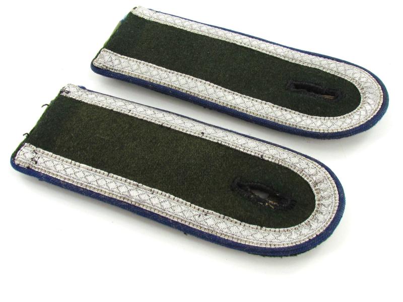 Wehrmacht ( Heer ) M36 medical or Sanitäter nco or Unteroffizier shoulder boards