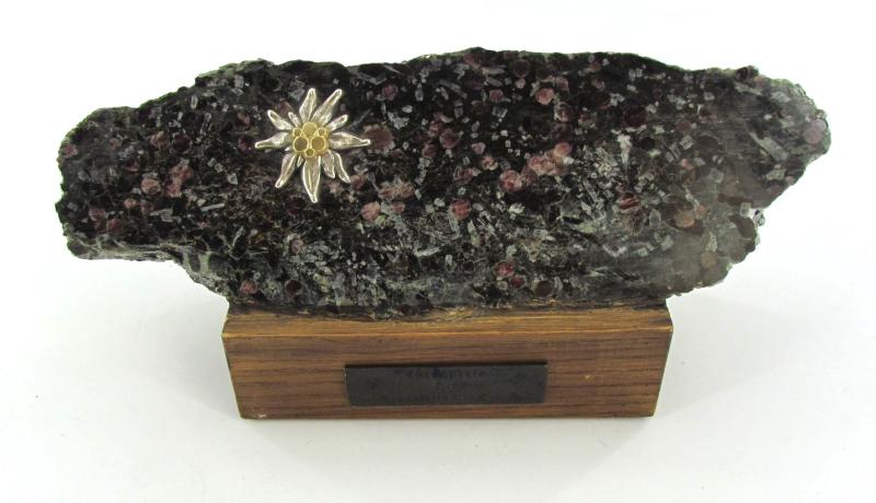 Paper weight for on the desk ( Edelweiss )