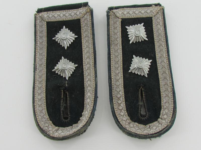 Wehrmacht ( Heer )Medical M36 shoulder boards Oberfeldwebel