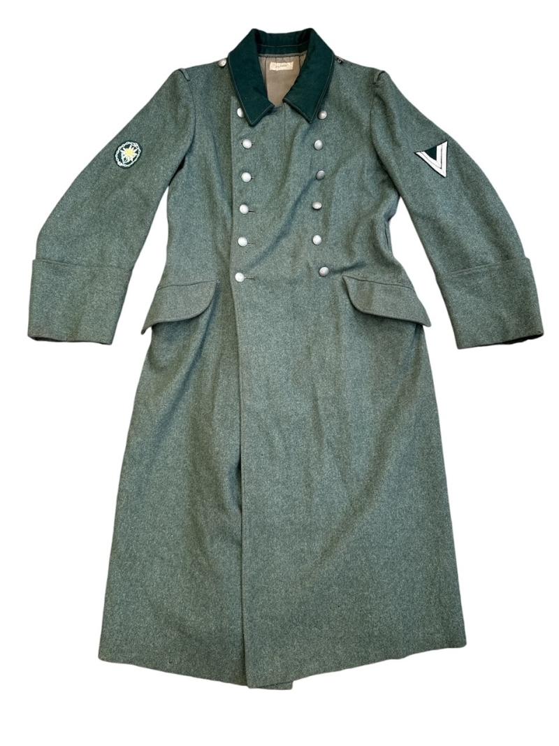 Wehrmacht ( Heer ) mountain trooper ‘Gebirgsjäger’ M36 Greatcoat