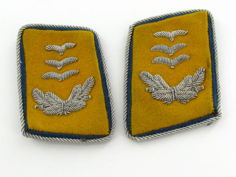 Luftwaffe 'Hauptmann der Reserve eines Flieger- o. Fallschirmjäger-Regiments' Collar Tabs