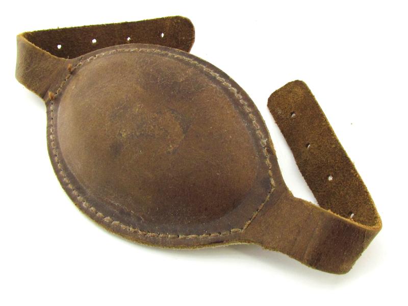 US WWII Navy (Airborne) leather chincup