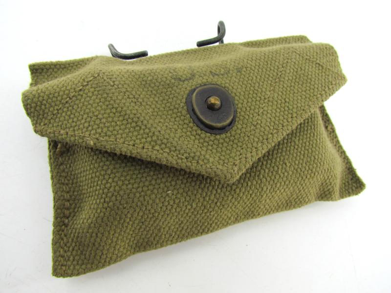 US WWII M-1942 First Aid Pouch with First Aid Kit