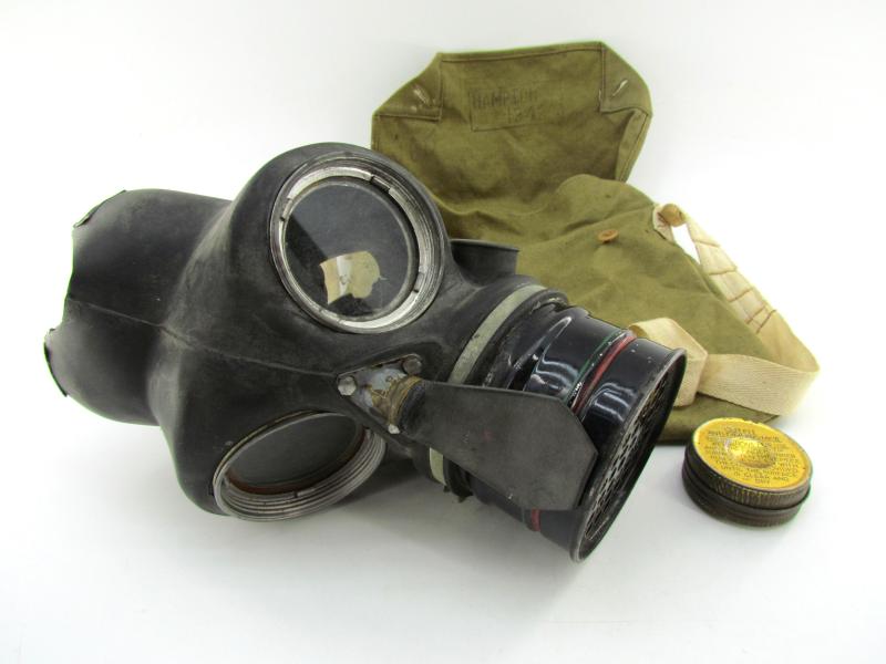 British WWII Civil Defence(Police/Fire service,Wardens) Gasmask & Carrying bag