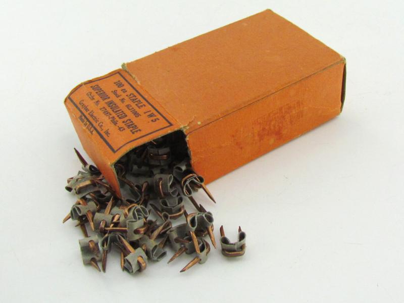 US WWII Box of insulated Staples Dated 1943