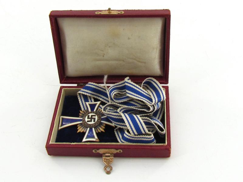 German Mothers Cross in Bronze in small case